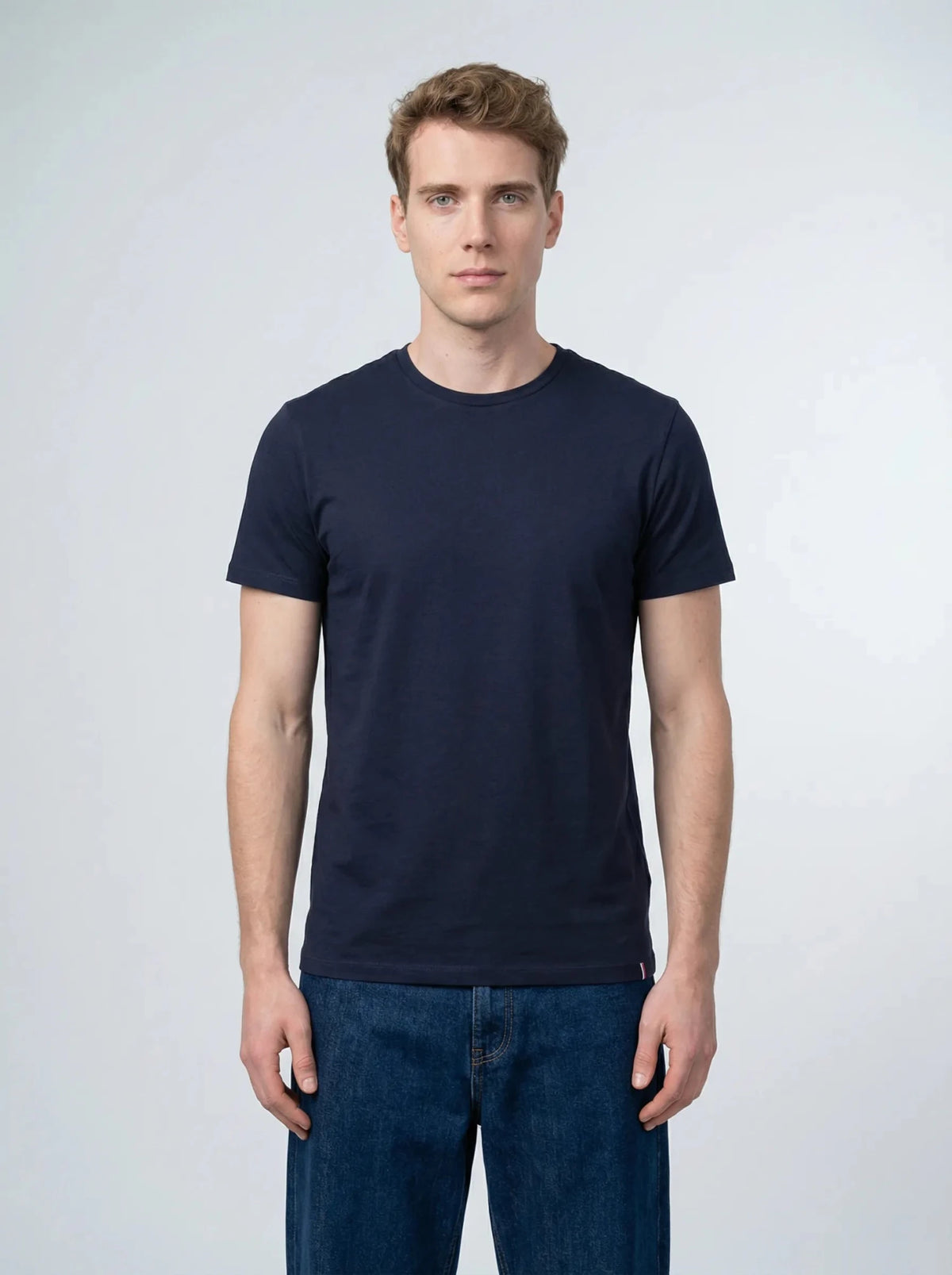 marineblauw katoenen T-shirt, gedragen vooraanzicht – ERVERTE Paris