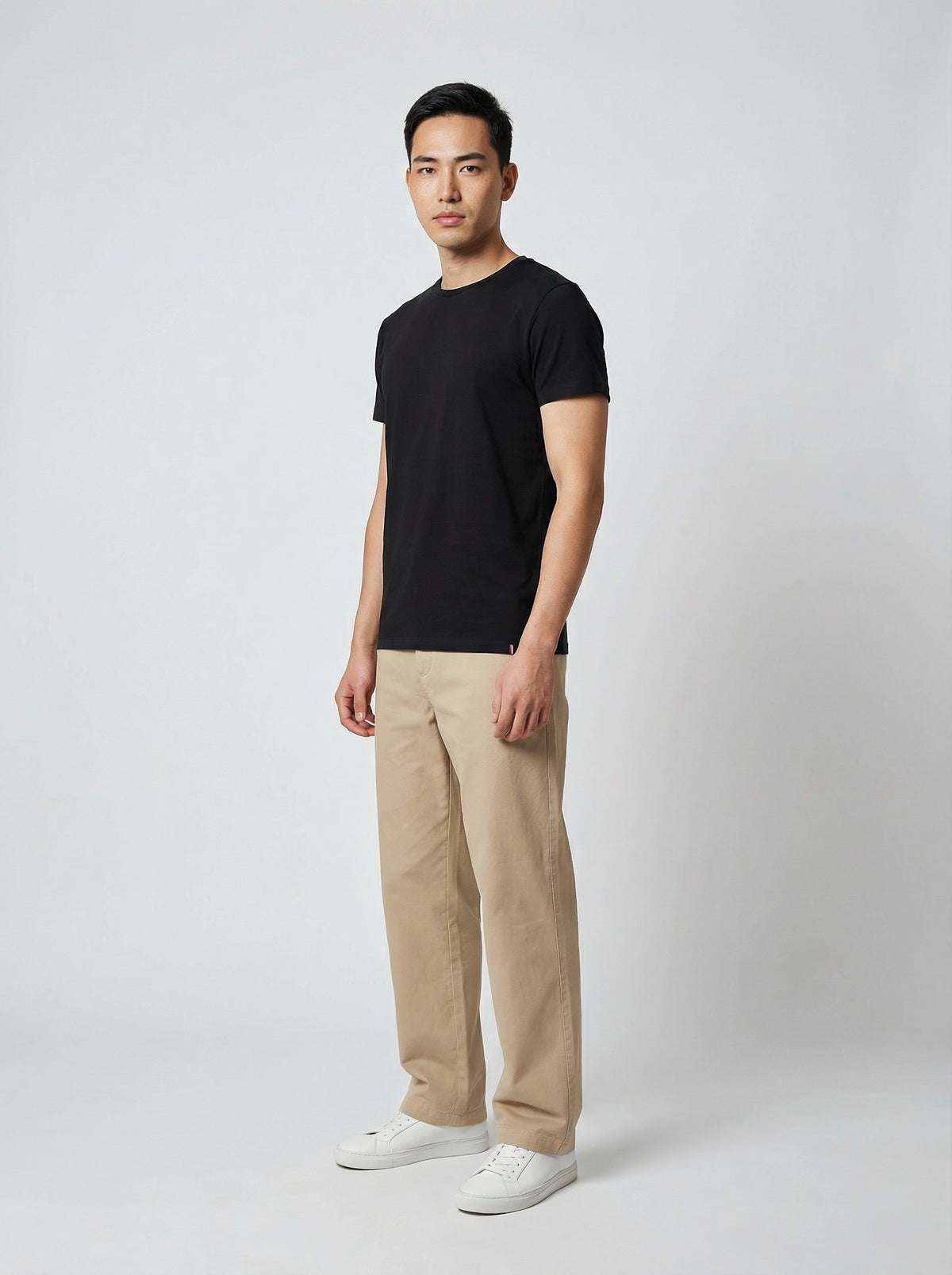 Black cotton T-shirt, three-quarter worn view – ERVERTE Paris