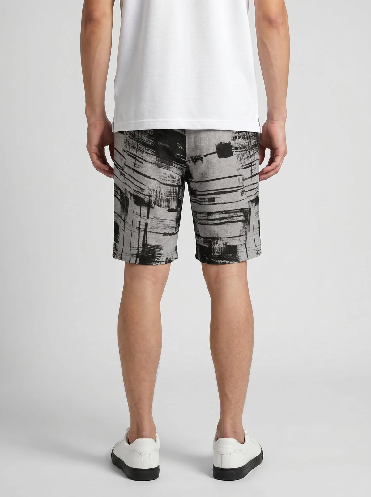 Linen shorts, front worn view – ERVERTE Paris