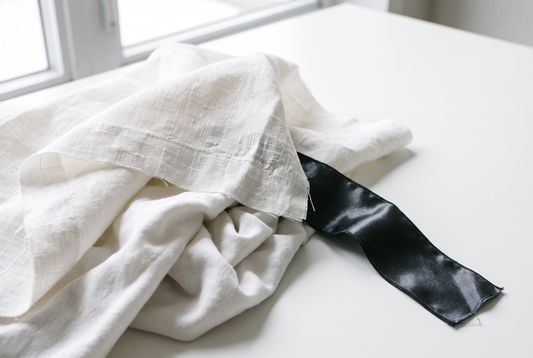 Natural linen and cotton fibres contrasted with a synthetic textile