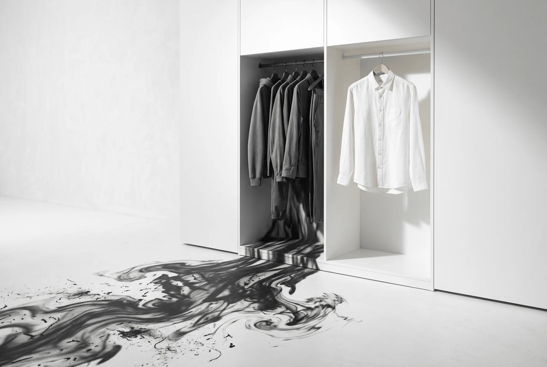 Garde-robe et impact environnemental dans une composition éditoriale conceptuelle