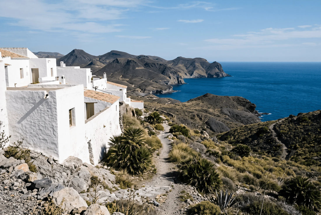 Éditorial de voyage minimaliste inspiré d’Almería et de Rodalquilar